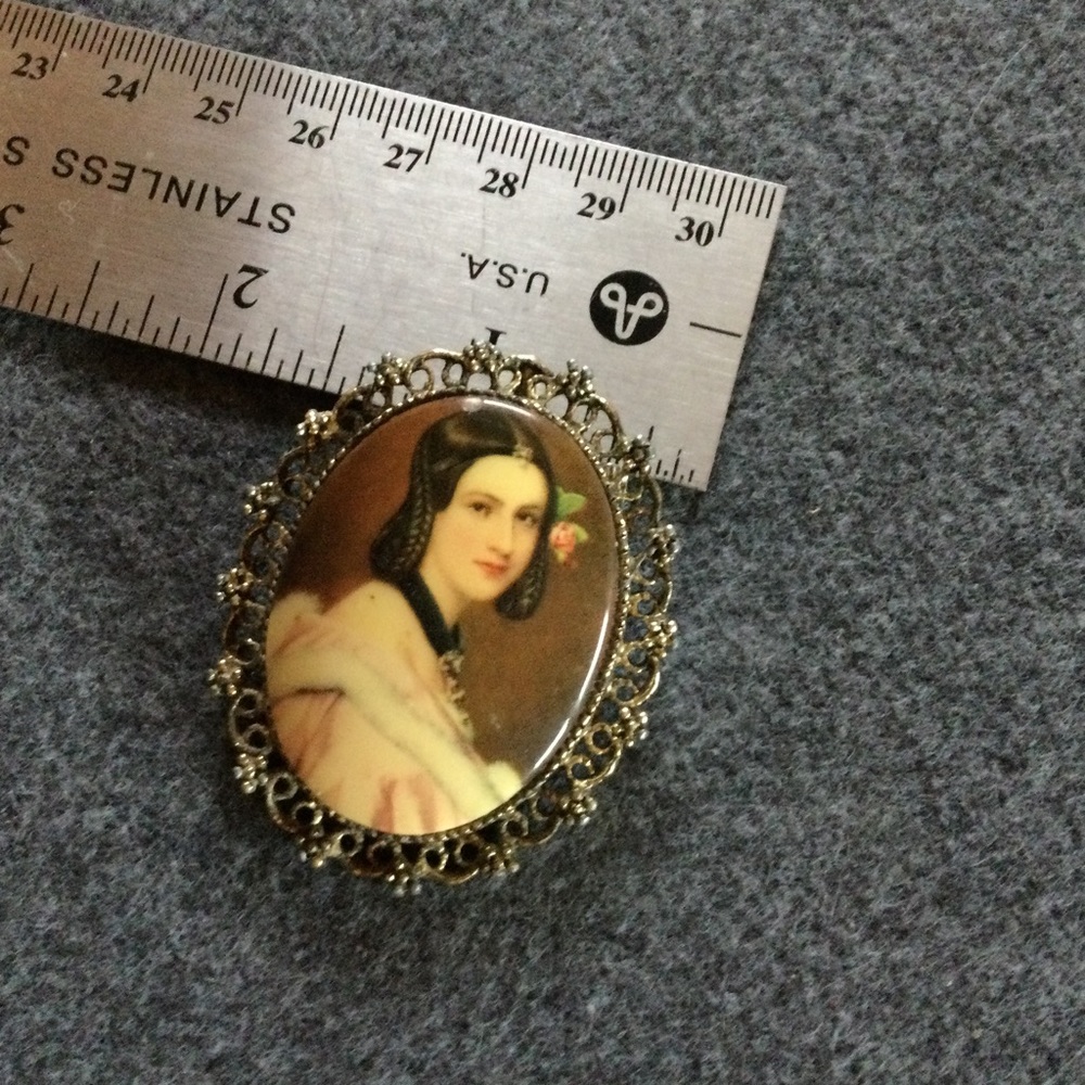 Lovely Vintage Cameo Brooch Necklace - Picture 4 of 5
